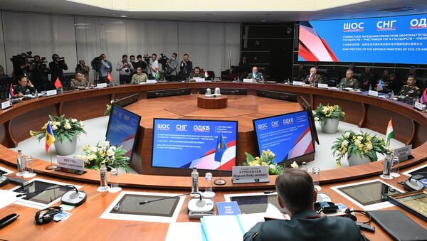 Совместное заседание министров обороны государств – членов ШОС - Sputnik Azərbaycan