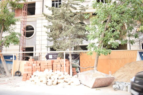 Başımızın üzərində dayanan təhlükə - Bakıda yeni kran faciələri ola bilər Başımızın üzərində dayanan təhlükə - Bakıda yeni kran faciələri ola bilər - Sputnik Azərbaycan