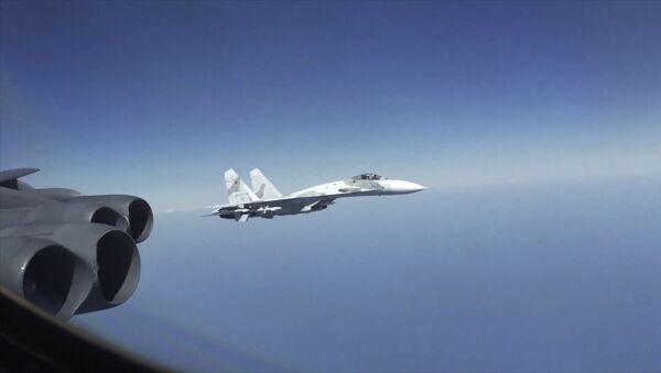 Мешают отрабатывать авиаудары: в США возмущены перехватами своих B-52 российскими истребителями - Sputnik Азербайджан