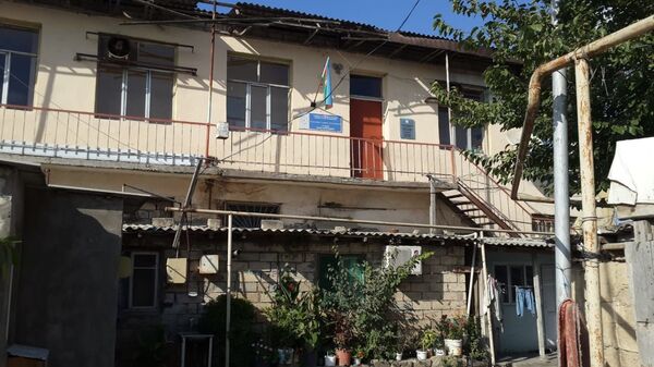 Змеи держат в страхе жителей бакинского поселка: выползают даже из канализации Змеи держат в страхе жителей бакинского поселка: выползают даже из канализации - Sputnik Азербайджан