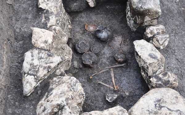 Археологические раскопки недалеко от яйлага Хошбулаг в Дашкесанском районе - Sputnik Азербайджан