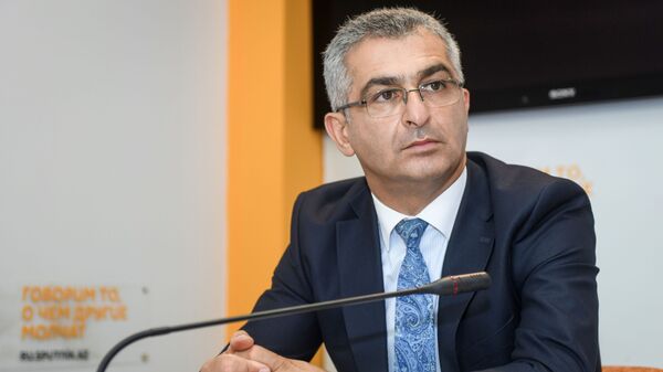Ответственный секретарь Общественного совета при министерстве образования Ильгар Оруджев - Sputnik Azərbaycan