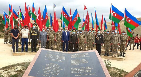 Alper Karacaoğlu türk əsgərlərinə göstərilən hörmət və ehtirama görə təşəkkür etdi - FOTO Alper Karacaoğlu türk əsgərlərinə göstərilən hörmət və ehtirama görə təşəkkür etdi - FOTO - Sputnik Azərbaycan