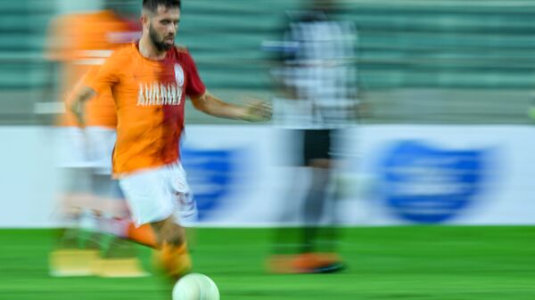Матч второго квалификационного раунда Лиги Европы между азербайджанским Нефтчи и турецким клубом Галатасарай - Sputnik Azərbaycan