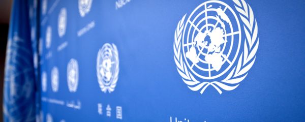 Логотип ООН в штаб-квартире Организации Объединенных Наций - Sputnik Азербайджан
