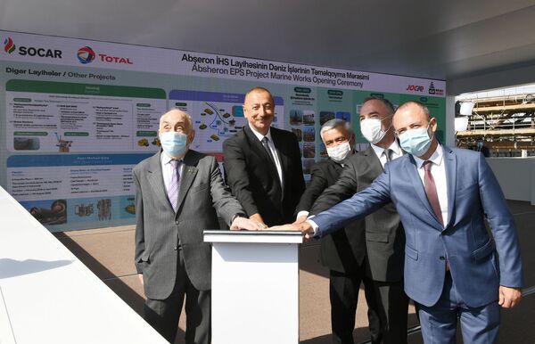 Экономика Азербайджана связана с нефтью и газом, и так будет еще долго - президент Алиев Экономика Азербайджана связана с нефтью и газом, и так будет еще долго - президент Алиев - Sputnik Азербайджан