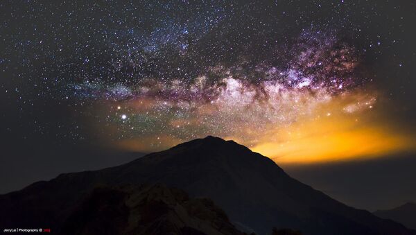 Млечный путь над горой Хэхуань в центральном Тайване - Sputnik Azərbaycan