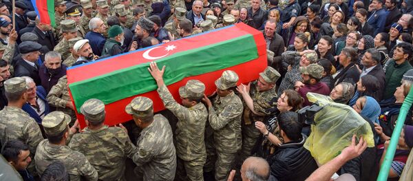 Şəhid Məmmədov Elşən Əli oğlunun dəfn mərasimi Şəhid Məmmədov Elşən Əli oğlunun dəfn mərasimi - Sputnik Азербайджан