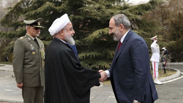 Президент Ирана Хасан Роухани и премьер-министр Армении Никол Пашинян  - Sputnik Azərbaycan