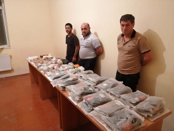 Пограничники выследили контрабандистов, чтобы взять их на территории Азербайджана Пограничники выследили контрабандистов, чтобы взять их на территории Азербайджана - Sputnik Азербайджан