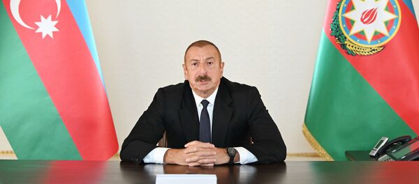 Президент Азербайджана Ильхам Алиев обратился к азербайджанскому народу в эфире государственного телеканала АзТВ Президент Азербайджана Ильхам Алиев обратился к азербайджанскому народу в эфире государственного телеканала АзТВ - Sputnik Азербайджан