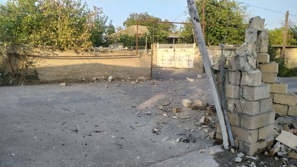 Разрушенный в результате обстрела жилой дом в Тертерском районе Азербайджана - Sputnik Азербайджан