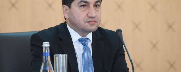 Помощник Президента Азербайджана - заведующий отделом по вопросам внешней политики Хикмет Гаджиев - Sputnik Азербайджан