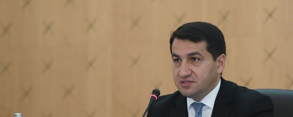 Помощник Президента Азербайджана - заведующий отделом по вопросам внешней политики Хикмет Гаджиев  - Sputnik Азербайджан