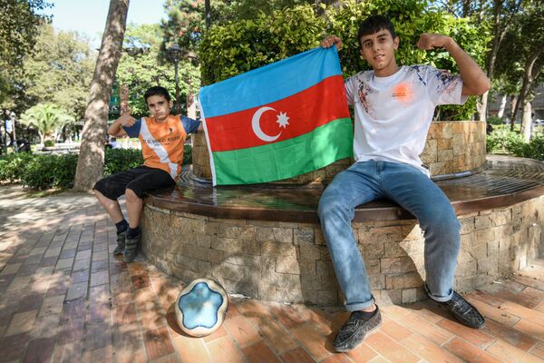 Флаги Азербайджана на улицах Баку. - Sputnik Azərbaycan