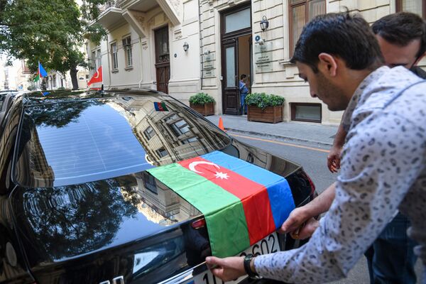 Флаги Азербайджана на улицах Баку. - Sputnik Azərbaycan