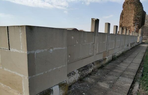 Армянский снаряд нанес серьезный ущерб мавзолею Шейха Бабы Армянский снаряд нанес серьезный ущерб мавзолею Шейха Бабы - Sputnik Азербайджан
