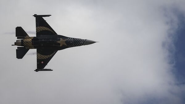  Турецкий истребитель F-16, фото из архива - Sputnik Азербайджан