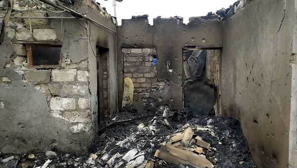 Лишь пепел на месте жилища - как выглядят дома в Тертере после удара ВС Армении - Sputnik Азербайджан