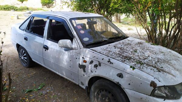 Автомобиль, попавший под обстрел в Агдамском районе - Sputnik Азербайджан