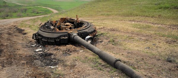 Подбитый танк армянской армии, фото из архива - Sputnik Азербайджан