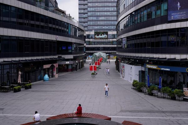Пустые улицы в центре одной из финансовых столиц мира - городе Шанхай, Китай - Sputnik Азербайджан
