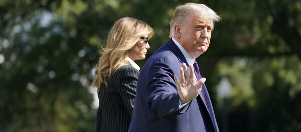 Президент США Дональд Трамп и его жена Мелания, фото из архива Президент США Дональд Трамп и его жена Мелания, фото из архива - Sputnik Азербайджан