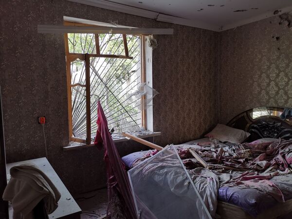 Комната дома в азербайджанском Тертере близ Карабаха после обстрелов - Sputnik Азербайджан