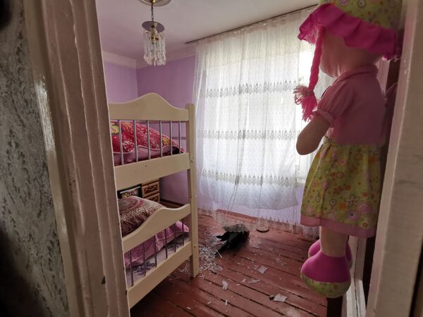 Детская комната дома в азербайджанском Тертере близ Карабаха после обстрелов - Sputnik Азербайджан