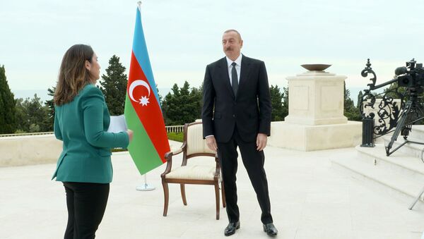 Президент Азербайджана Ильхам Алиев во время интервью телеканалу «Аль-Джазира» - Sputnik Азербайджан
