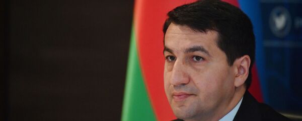 Помощник Президента Азербайджана - заведующий отделом по вопросам внешней политики Хикмет Гаджиев - Sputnik Азербайджан