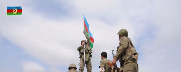 Азербайджанский флаг поднят на посту, где героически сражался Мубариз Ибрагимов Азербайджанский флаг поднят на посту, где героически сражался Мубариз Ибрагимов - Sputnik Азербайджан