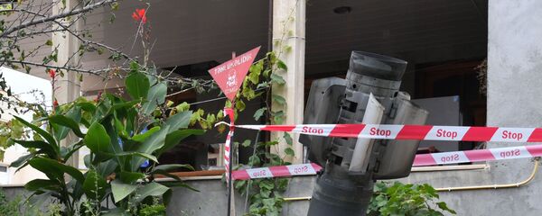 Неразорвашаяся ракета во дворе жилого дома в городе Гянджа - Sputnik Азербайджан