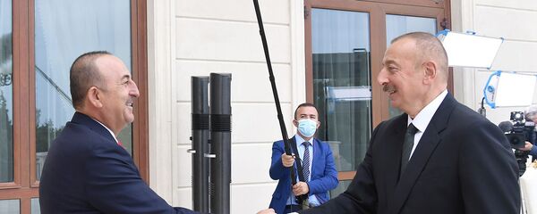 Prezident İlham Əliyev və Türkiyənin Xarici İşlər naziri Mövlud Çavuşoğlu arasında görüş - Sputnik Азербайджан