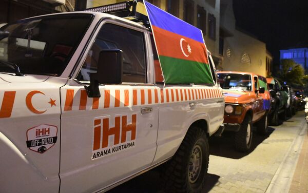 Автомобильное шествие с целью демонстрации поддержки Баку в Стамбуле - Sputnik Азербайджан