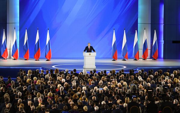 Президент России Владимир Путин выступает с ежегодным посланием Федеральному Собранию - Sputnik Азербайджан