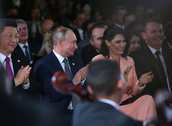Владимир Путин на концерте для участников БРИКС в Бразилии - Sputnik Азербайджан