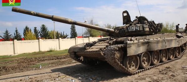 Минобороны показало отбитую азербайджанской армией у противника бронетехнику - видео Минобороны показало отбитую азербайджанской армией у противника бронетехнику - видео - Sputnik Азербайджан