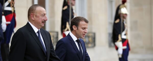 Президент Азербайджана Ильхам Алиев и президент Франции Эмануэль Макрон, фото из архива Президент Азербайджана Ильхам Алиев и президент Франции Эмануэль Макрон, фото из архива - Sputnik Азербайджан