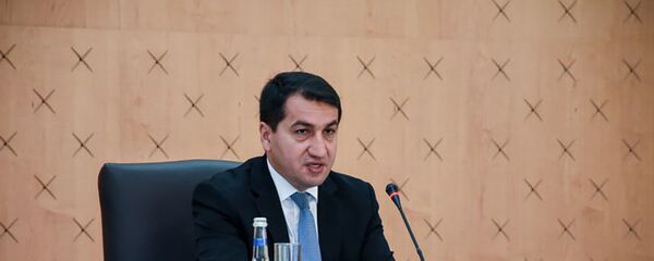 Помощник Президента Азербайджана - заведующий отделом по вопросам внешней политики Хикмет Гаджиев - Sputnik Азербайджан