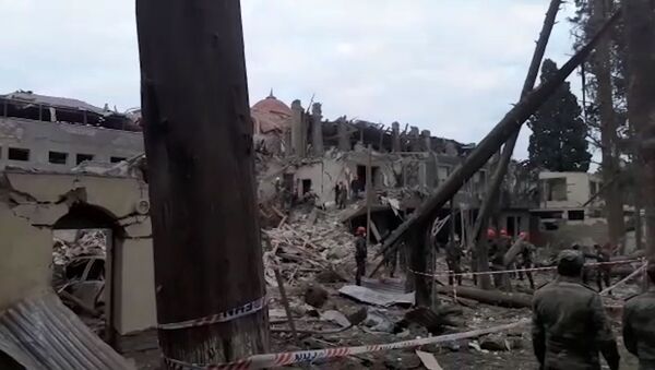 Как выглядит разрушенная армянским обстрелом Гянджа - видео - Sputnik Azərbaycan