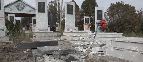 Снаряды добрались и до мертвых: кладбище в Тертере после бомбардировки  - Sputnik Азербайджан