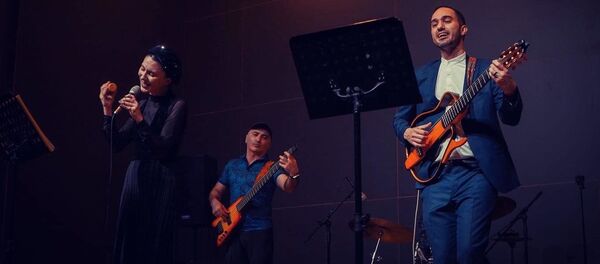 Бразильский музыкант и продюсер Клаудио Франко Бразильский музыкант и продюсер Клаудио Франко - Sputnik Азербайджан