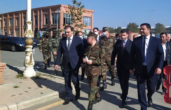 Министр по чрезвычайным ситуациям Кемаледдин Гейдаров в Гяндже  - Sputnik Азербайджан