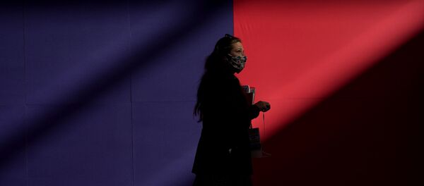 Первые дебаты действующего президента США Дональда Трампа и кандидата в президенты США Джо Байдена в Кливленде, США - Sputnik Азербайджан