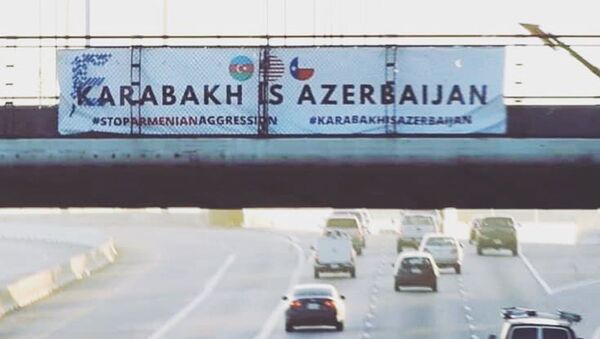 Qarabağ Azərbaycandır! banneri Hyuston şəhərində  - Sputnik Azərbaycan