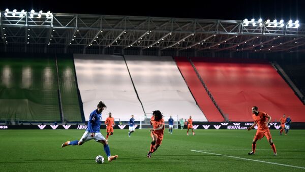 Игровой момент матча Италия - Нидерланды - Sputnik Азербайджан