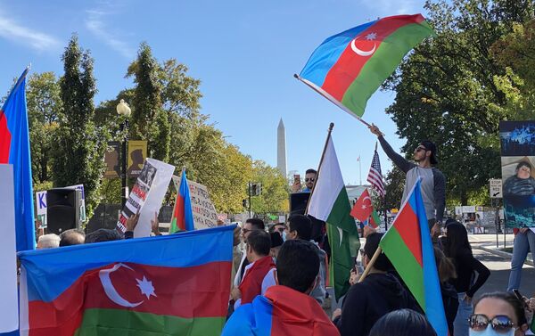 Азербайджанцы Америки провели акцию перед Белым домом - Sputnik Азербайджан