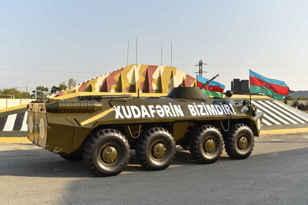 Пограничники Азербайджана получили особый БТР в подарок от коллег из другого ведомства Пограничники Азербайджана получили особый БТР в подарок от коллег из другого ведомства - Sputnik Азербайджан