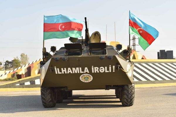 Пограничники Азербайджана получили особый БТР в подарок от коллег из другого ведомства Пограничники Азербайджана получили особый БТР в подарок от коллег из другого ведомства - Sputnik Азербайджан